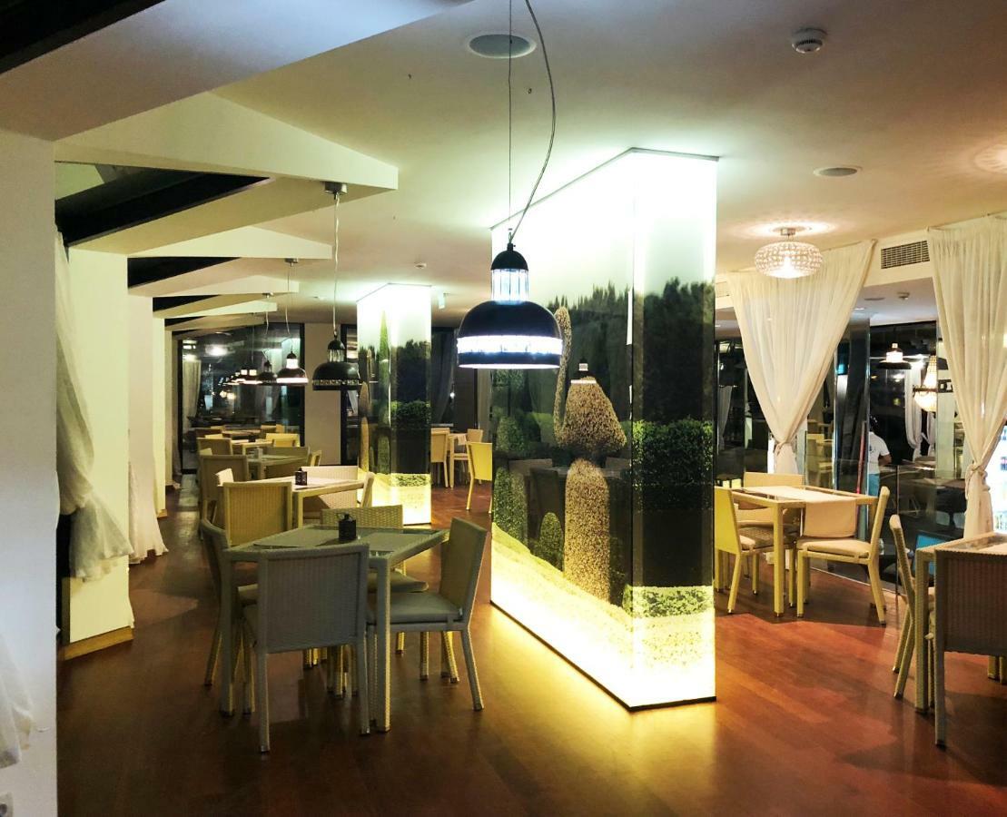 Boutique Studio At Oasis Vip Club Apartman Napospart Kültér fotó
